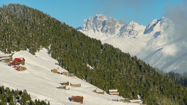 Kaçkarlar beyaz örtüye büründü